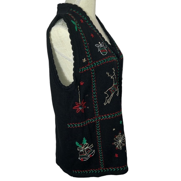 “Draper’s & Damon’s Christmas Vest - Picture 5 of 14